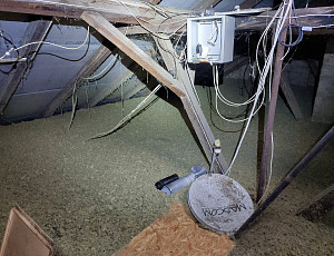 Zateplení stropu bytového domu pomocí foukané izolace